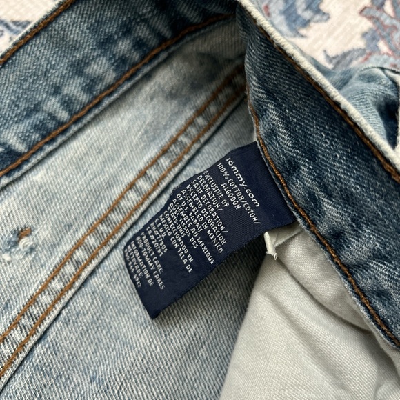 Vintage 2000’s Tommy Hilfiger Men's Light Blue Distressed Jeans - Picture 7 of 8